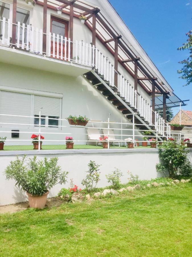 Lelle -Kert Apartman 03 Балатонлелле Екстер'єр фото